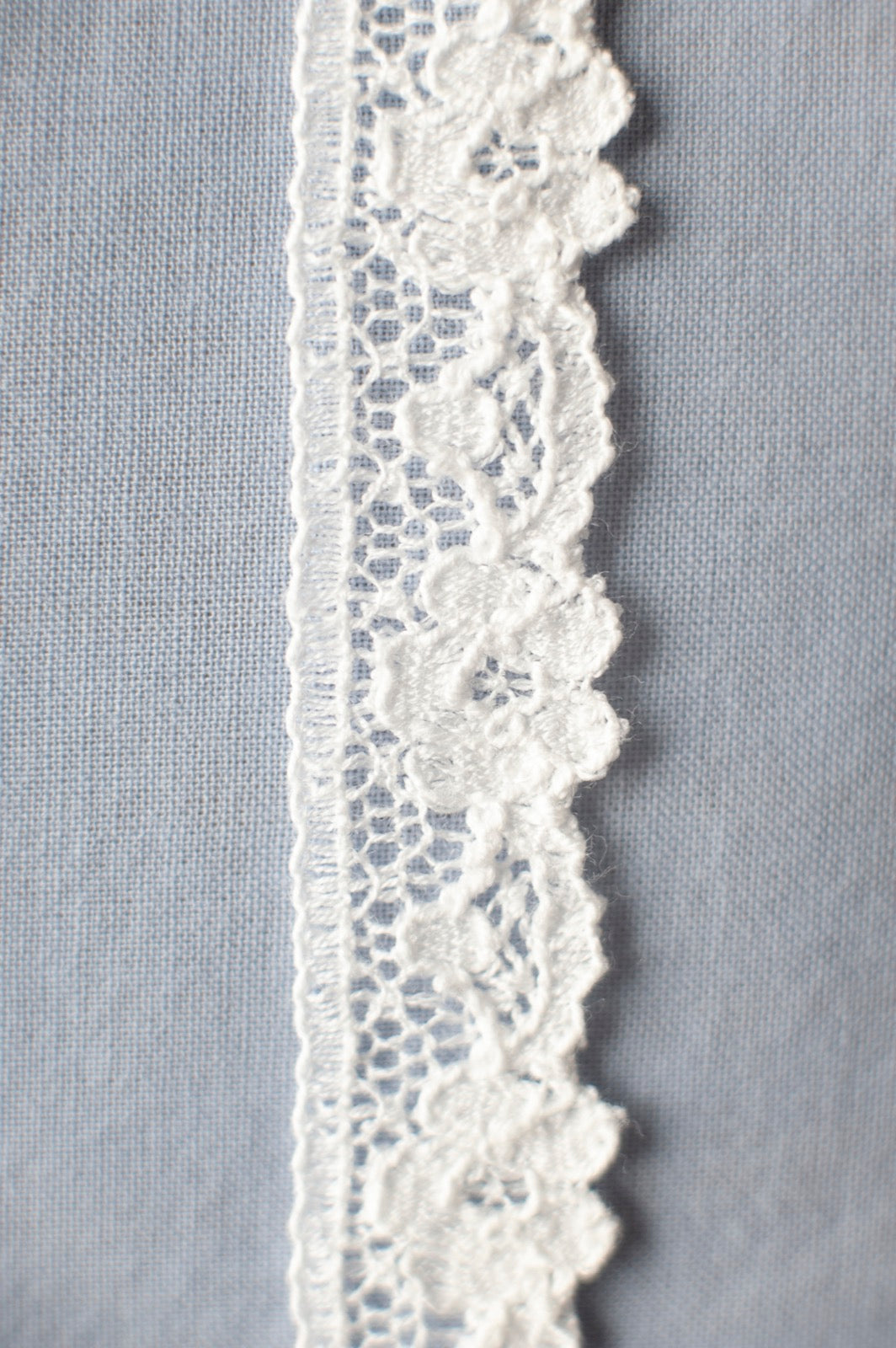 Narrow Valenciennes Edging Lace - Off White - Floral Scalloped Edge